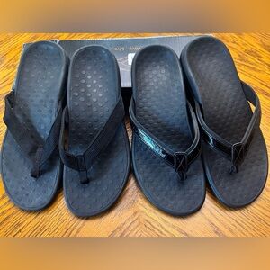 2 pairs of black sandals Vionic Tide II Flip Flop and no brand flip flop size 8